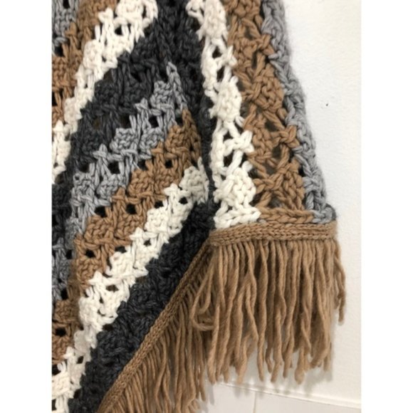 🇨🇦 Massimo Dutti Crochet Poncho - Picture 5 of 7